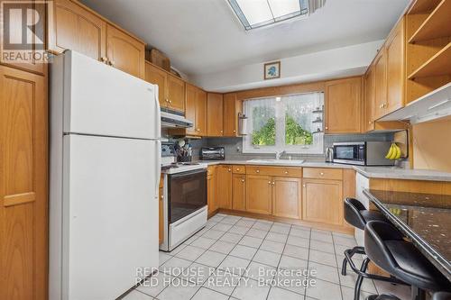 12 The Cedars Street, St. Catharines, ON - Indoor Photo Showing Kitchen