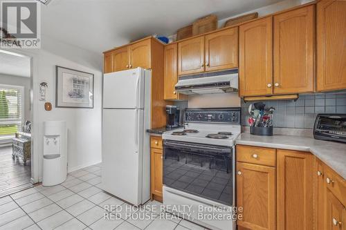 12 The Cedars Street, St. Catharines, ON - Indoor Photo Showing Kitchen