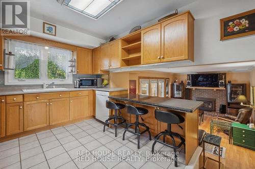 12 The Cedars Street, St. Catharines, ON - Indoor Photo Showing Kitchen