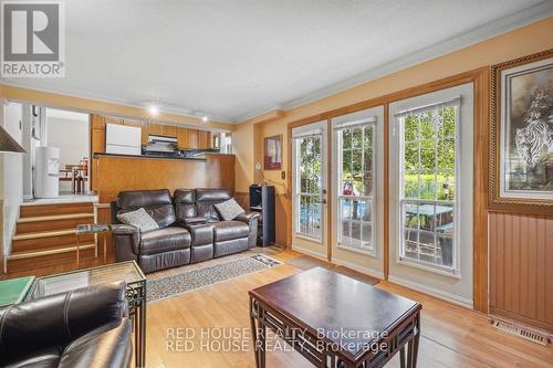 12 The Cedars Street, St. Catharines, ON - Indoor Photo Showing Living Room