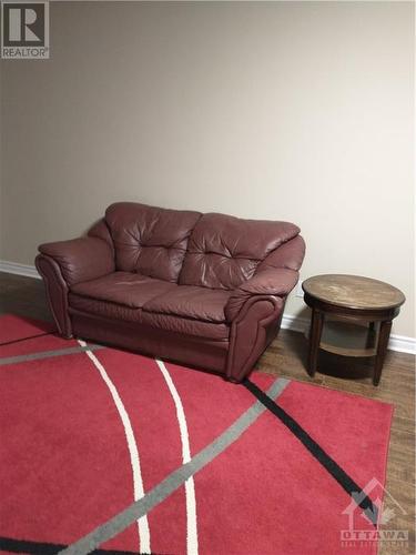 2194 Niagara Drive, Ottawa, ON - Indoor Photo Showing Living Room