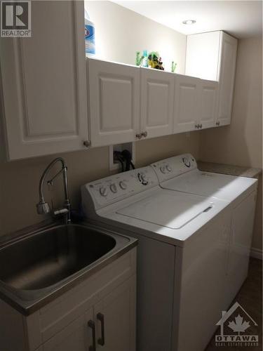 2194 Niagara Drive, Ottawa, ON - Indoor Photo Showing Laundry Room