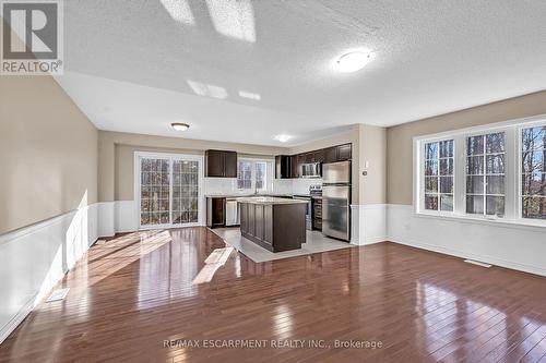 35 - 233 Duskywing Way, Oakville, ON - Indoor Photo Showing Kitchen With Upgraded Kitchen