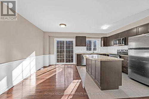 35 - 233 Duskywing Way, Oakville, ON - Indoor Photo Showing Kitchen