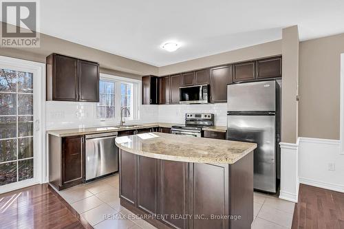 35 - 233 Duskywing Way, Oakville, ON - Indoor Photo Showing Kitchen