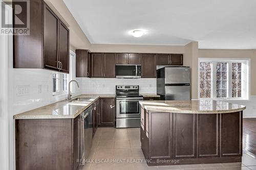 35 - 233 Duskywing Way, Oakville, ON - Indoor Photo Showing Kitchen With Double Sink With Upgraded Kitchen