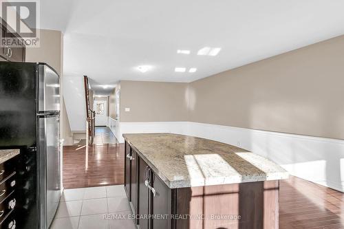 35 - 233 Duskywing Way, Oakville, ON - Indoor Photo Showing Kitchen