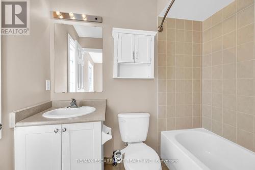 35 - 233 Duskywing Way, Oakville, ON - Indoor Photo Showing Bathroom