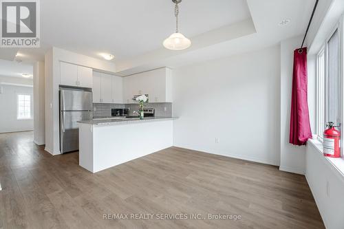 98 - 85 Danzatore Path, Oshawa, ON - Indoor Photo Showing Kitchen