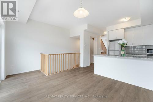 98 - 85 Danzatore Path, Oshawa, ON - Indoor Photo Showing Kitchen