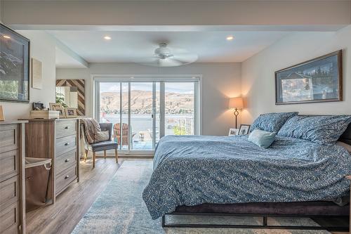 7953 Okanagan Landing Road, Vernon, BC - Indoor Photo Showing Bedroom