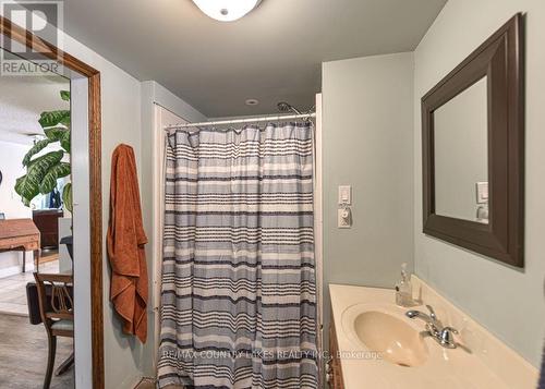 5 Macpherson Crescent, Kawartha Lakes, ON - Indoor Photo Showing Bathroom