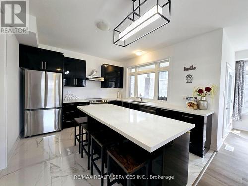 134 Franklin Trail W, Barrie, ON - Indoor Photo Showing Kitchen With Double Sink