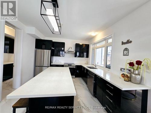 134 Franklin Trail W, Barrie, ON - Indoor Photo Showing Kitchen With Double Sink