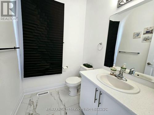 134 Franklin Trail W, Barrie, ON - Indoor Photo Showing Bathroom