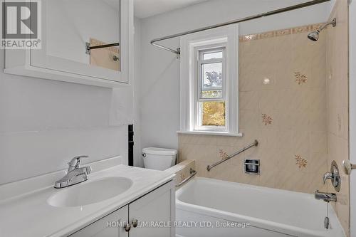 966 Monaghan Road, Peterborough, ON - Indoor Photo Showing Bathroom