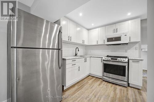 129 Langford Church Road, Brantford, ON - Indoor Photo Showing Kitchen With Upgraded Kitchen