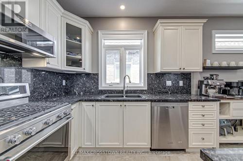 30 Gwendolyn Street, Barrie (Painswick South), ON - Indoor Photo Showing Kitchen With Double Sink With Upgraded Kitchen