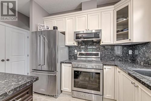 30 Gwendolyn Street, Barrie (Painswick South), ON - Indoor Photo Showing Kitchen With Upgraded Kitchen