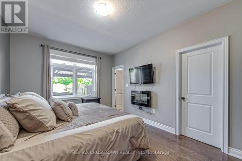 30 Gwendolyn Street, Barrie (Painswick South), ON - Indoor Photo Showing Bedroom