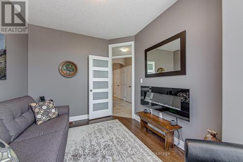 30 Gwendolyn Street, Barrie (Painswick South), ON - Indoor Photo Showing Living Room