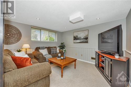 1032 William Mooney Road, Carp, ON - Indoor Photo Showing Living Room