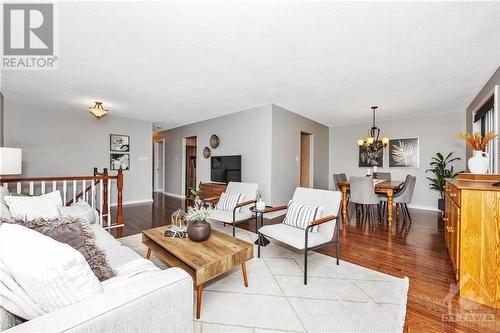 1032 William Mooney Road, Carp, ON - Indoor Photo Showing Living Room