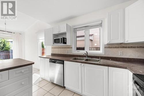 14 Craighall Circle, Ottawa, ON - Indoor Photo Showing Kitchen With Double Sink