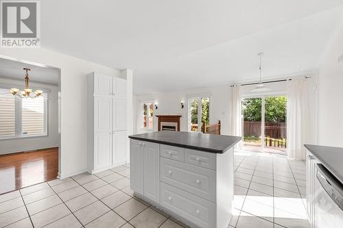 14 Craighall Circle, Ottawa, ON - Indoor Photo Showing Kitchen