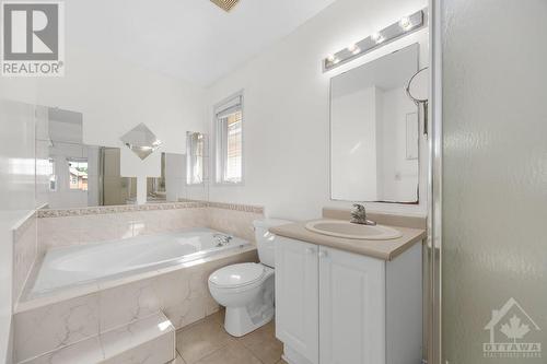 14 Craighall Circle, Ottawa, ON - Indoor Photo Showing Bathroom