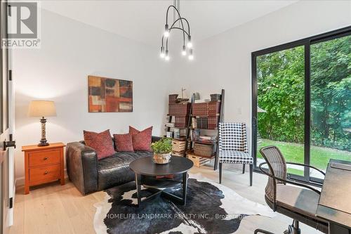 114 Reding Road, Hamilton (Ancaster), ON - Indoor Photo Showing Living Room