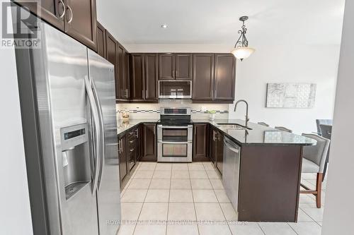 31 Intrigue Trail, Brampton, ON - Indoor Photo Showing Kitchen With Upgraded Kitchen