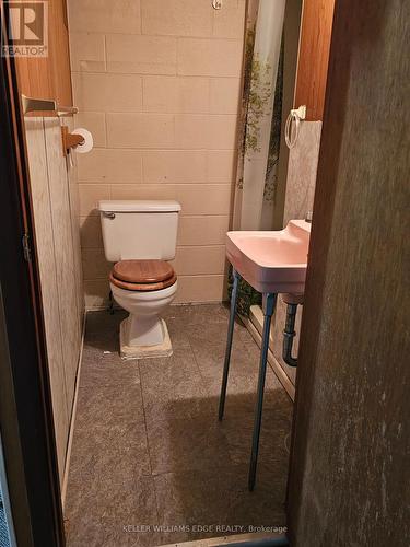 171 King Lane, Norfolk, ON - Indoor Photo Showing Bathroom