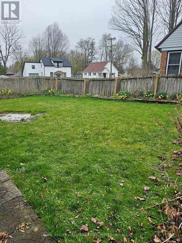 171 King Lane, Norfolk, ON - Outdoor With Backyard