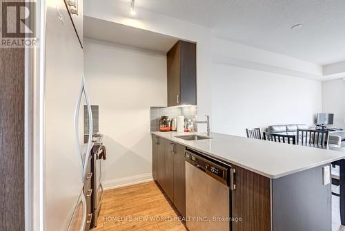 1002 - 18 Graydon Hall Drive, Toronto (Parkwoods-Donalda), ON - Indoor Photo Showing Kitchen