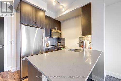 1002 - 18 Graydon Hall Drive, Toronto (Parkwoods-Donalda), ON - Indoor Photo Showing Kitchen With Upgraded Kitchen