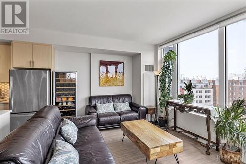 1035 Bank Street Unit#705, Ottawa, ON - Indoor Photo Showing Living Room