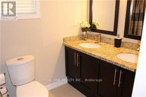 3267 Ridgeleigh Heights, Mississauga, ON - Indoor Photo Showing Bathroom