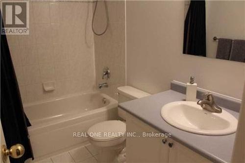 3267 Ridgeleigh Heights, Mississauga, ON - Indoor Photo Showing Bathroom