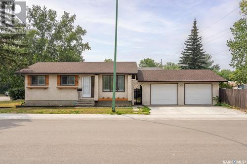 55 Thomson Avenue, Regina, SK - Outdoor With Facade