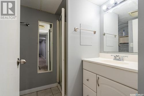 55 Thomson Avenue, Regina, SK - Indoor Photo Showing Bathroom