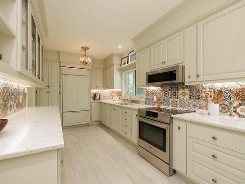 Kitchen - 73 Rue Butternut, Hudson, QC - Indoor Photo Showing Kitchen With Upgraded Kitchen