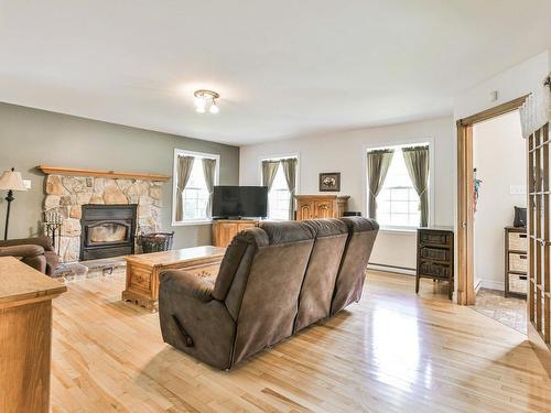 Salon - 2110 Ch. Du Grand-Héron, Sainte-Adèle, QC - Indoor Photo Showing Living Room With Fireplace