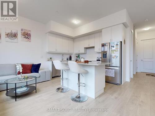 116 - 3200 William Coltson Avenue, Oakville, ON - Indoor Photo Showing Kitchen