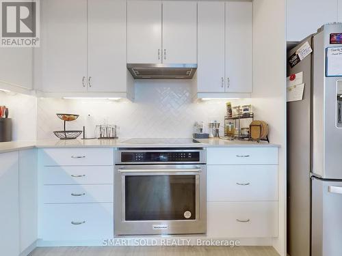 116 - 3200 William Coltson Avenue, Oakville, ON - Indoor Photo Showing Kitchen With Stainless Steel Kitchen With Upgraded Kitchen