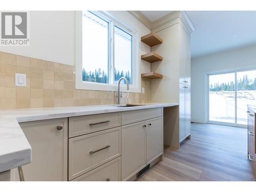 7943 Southridge Avenue, Prince George, BC - Indoor Photo Showing Kitchen