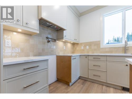 7943 Southridge Avenue, Prince George, BC - Indoor Photo Showing Kitchen