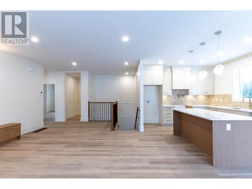 7943 Southridge Avenue, Prince George, BC - Indoor Photo Showing Kitchen