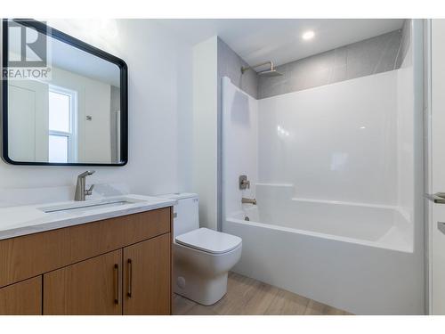 7943 Southridge Avenue, Prince George, BC - Indoor Photo Showing Bathroom