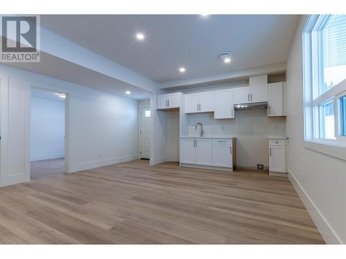 7943 Southridge Avenue, Prince George, BC - Indoor Photo Showing Kitchen